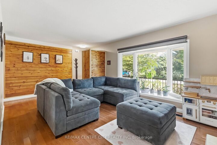 Property Photo:  859 Dalkeith Crescent  ON N5X 1S5 