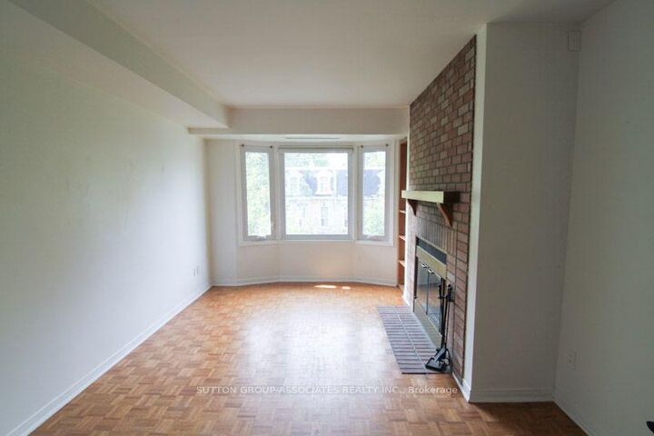 Property Photo:  337 Seaton Street 2  ON M5A 2T6 