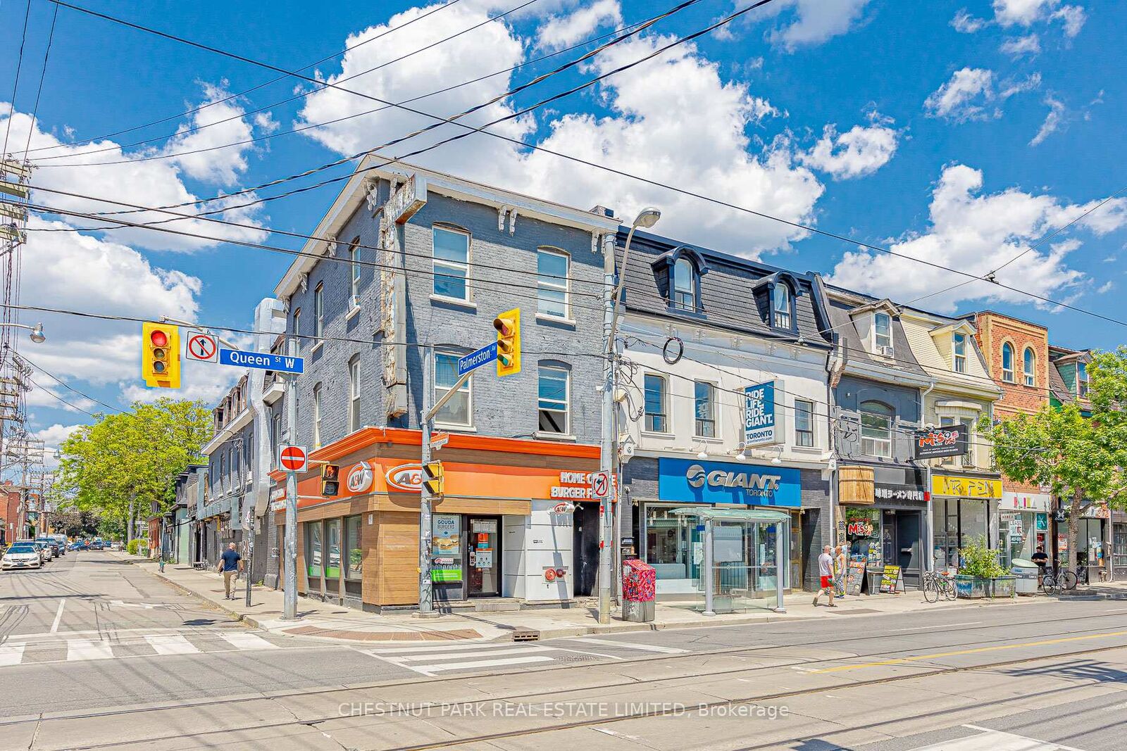 Property Photo:  650A Queen Street W #1  ON M6J 1E4 