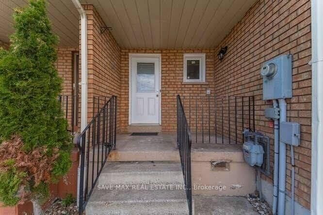 Property Photo:  25 Tulip Drive  ON L6Y 3T5 