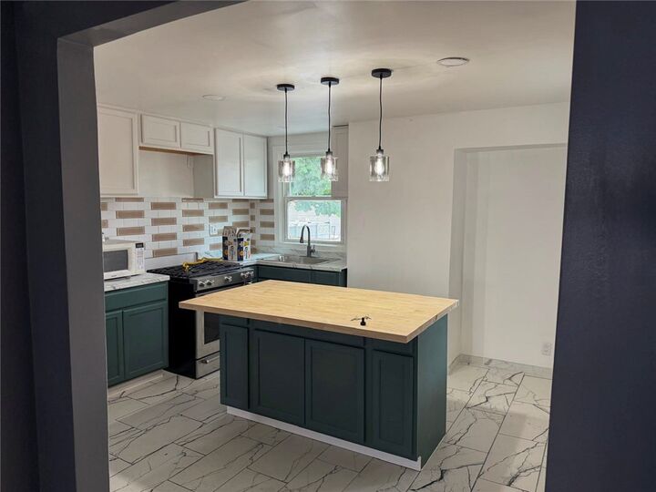 Property Photo: 1385 5th Ave PA 15068