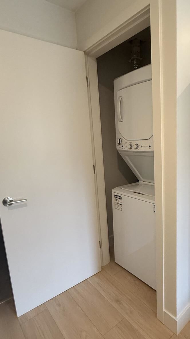 Property Photo:  6252 Kitchener Street Studio  BC V5B 2J4 