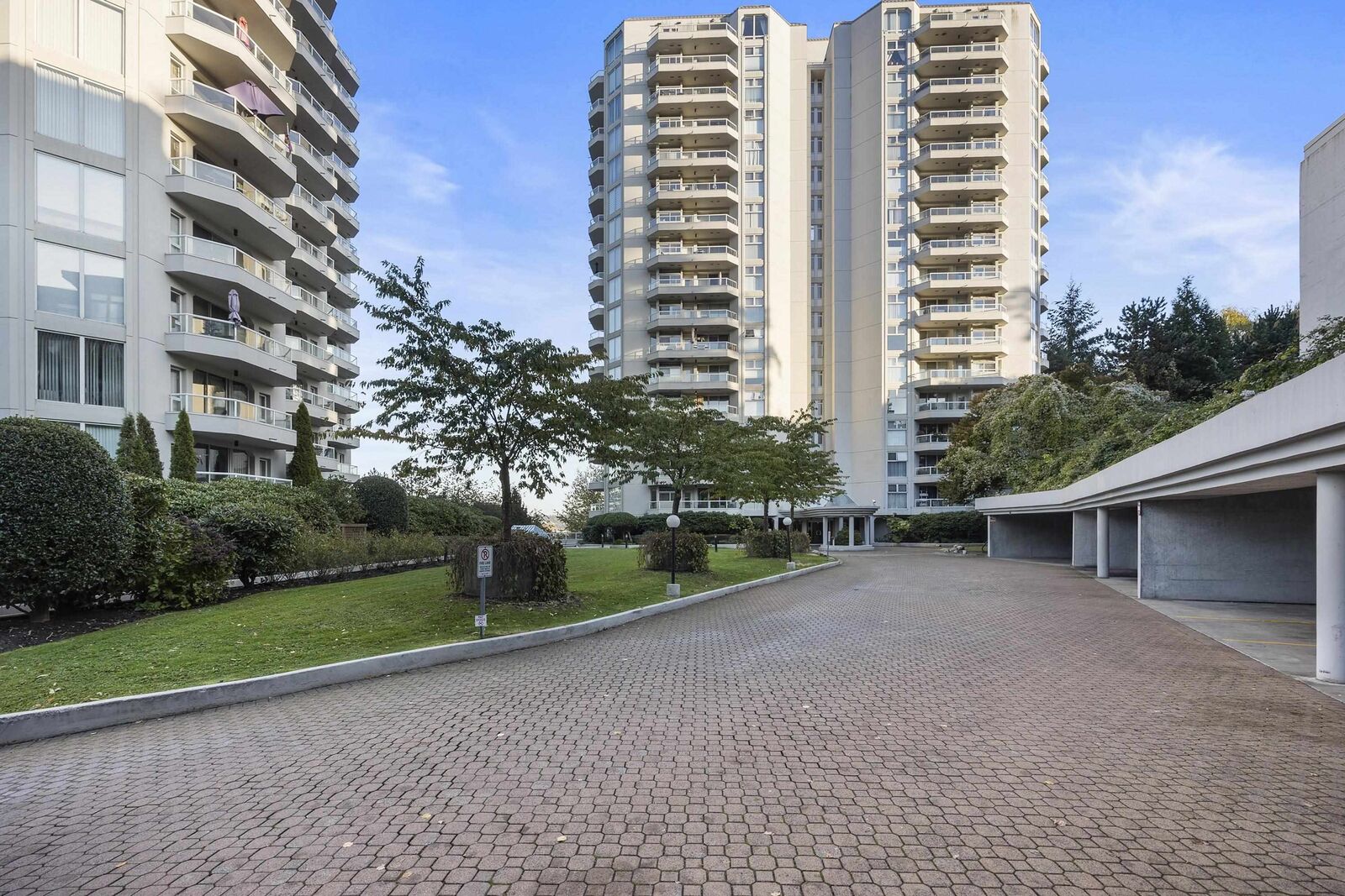 Property Photo:  69 Jamieson Court 307  BC V3L 5R3 