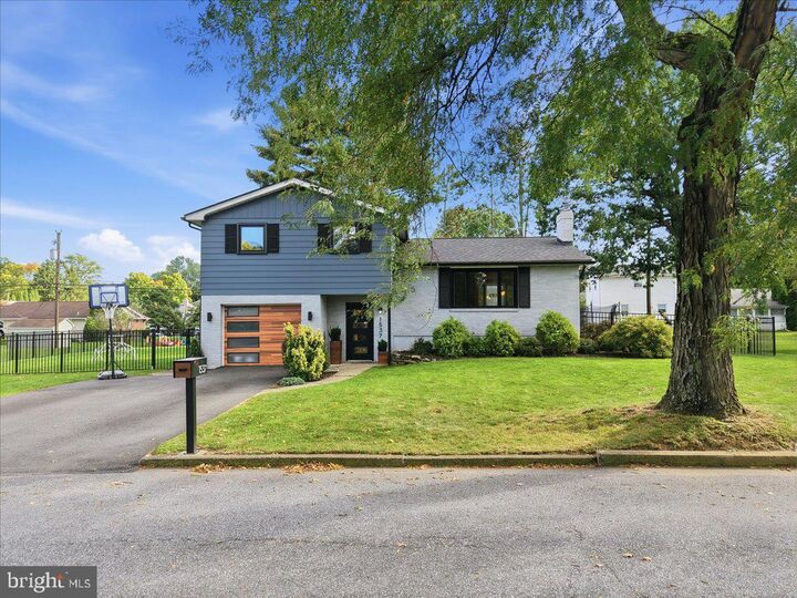 Property Photo:  