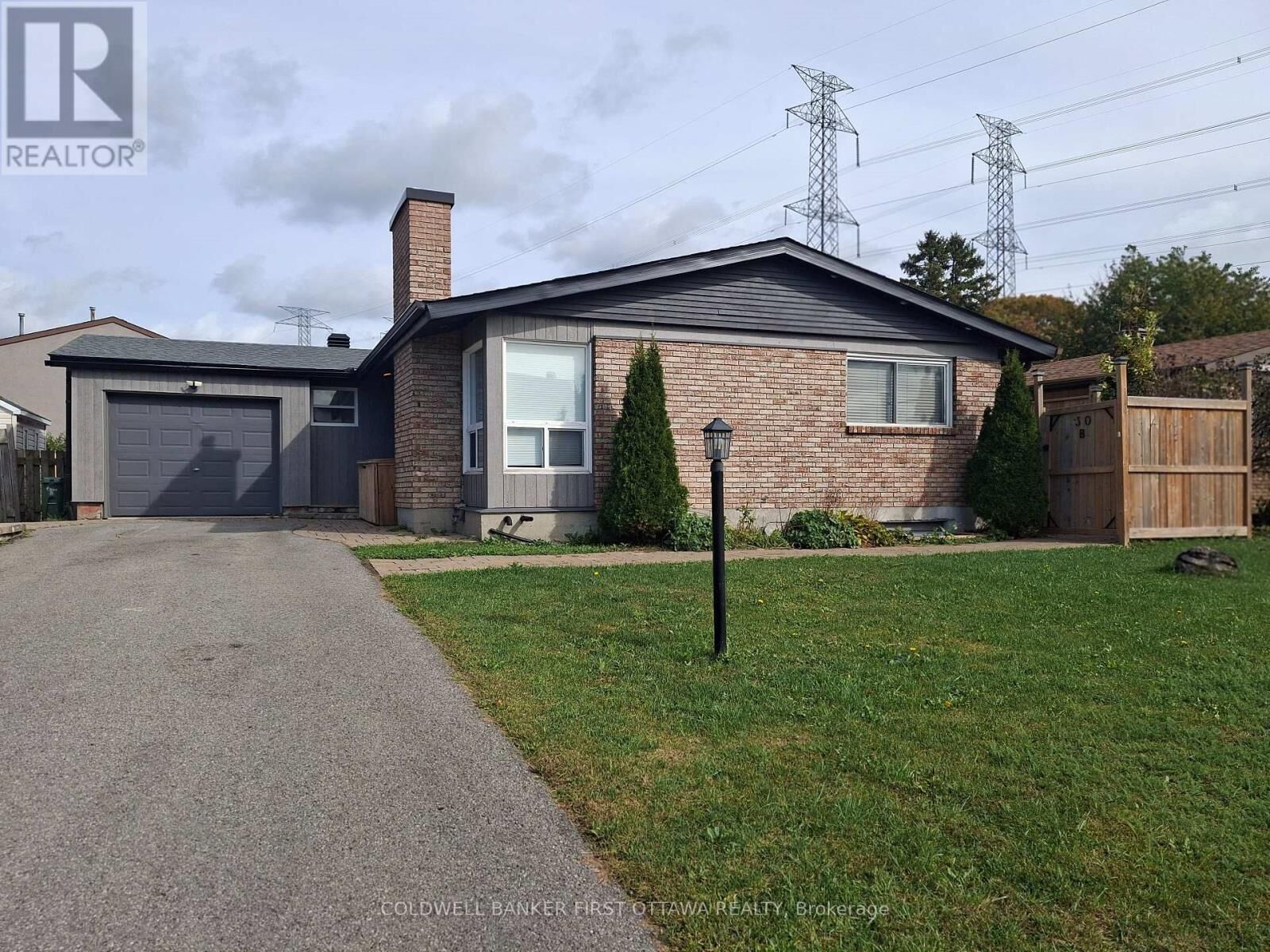 Property Photo:  30 Lansfield Way  ON K2G 3V8 