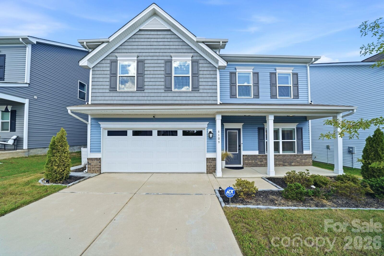 Property Photo: 6109 Sunspear Lane NC 28212