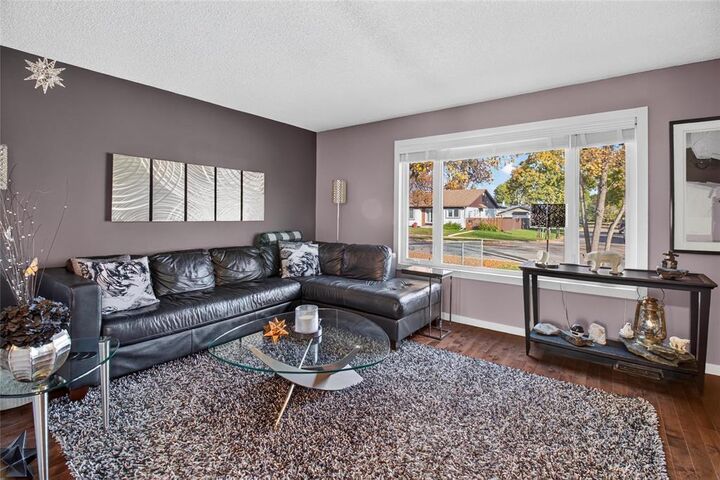 Property Photo:  692 McMeans Avenue East  MB R2C 3T1 