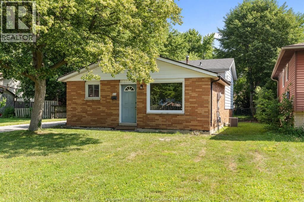 Property Photo:  105 Kim Court  ON N8M 2Z8 