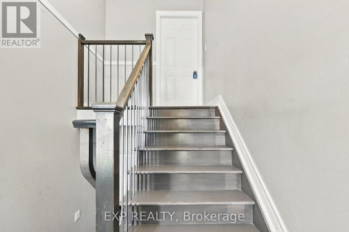 Property Photo:  11 Donald Avenue  ON L3C 3S9 