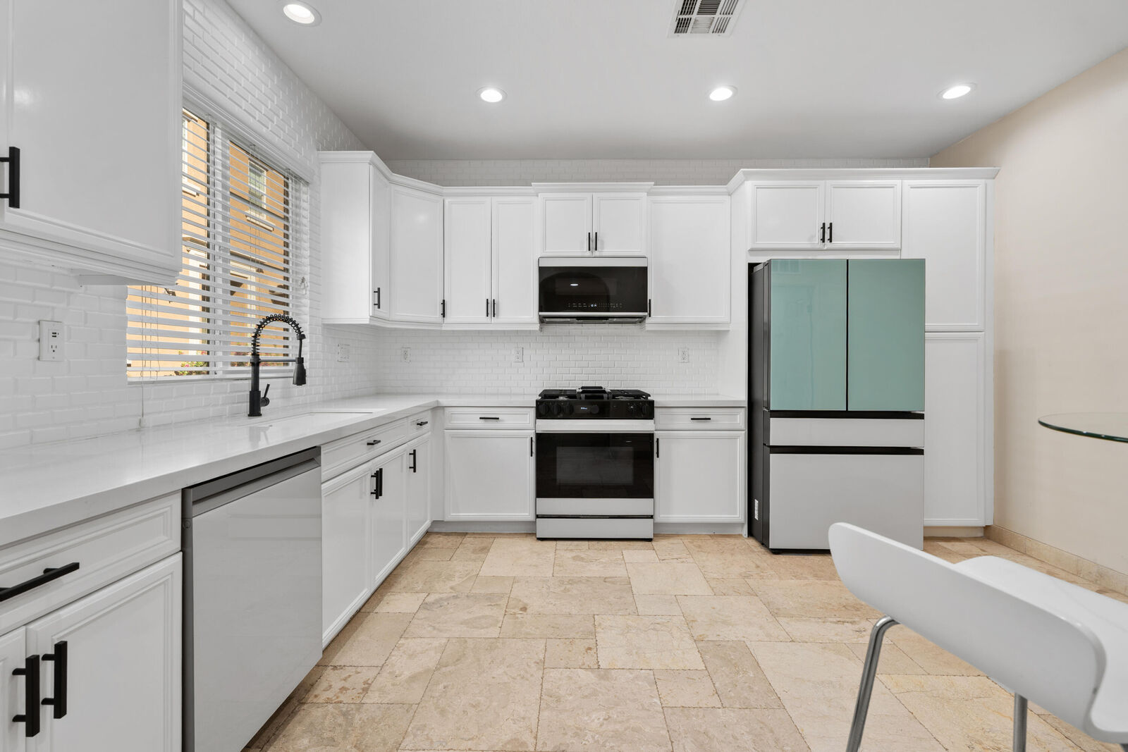 Property Photo:  436 Via De La Paz  CA 92211 