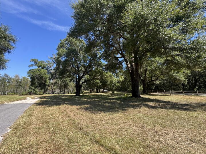 Property Photo: 2692 Oak Grove Church Road FL 32455