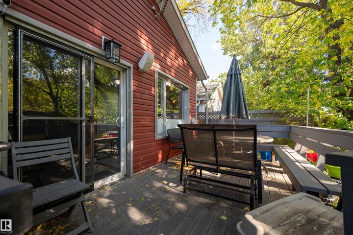 Property Photo:  9851 85 Avenue NW  AB T6E 2J5 