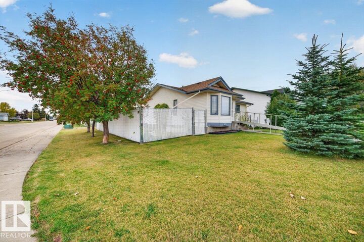 Property Photo:  825 Grandin Drive  AB T8R 1C7 