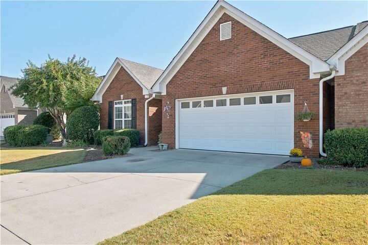 Property Photo:  131 Regency Row SW  GA 30701 