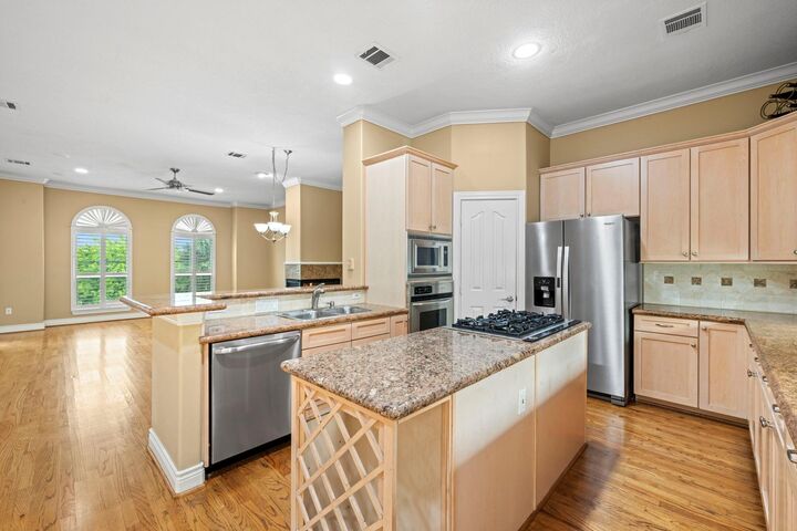 Property Photo: 2604 Chenevert Street TX 77004