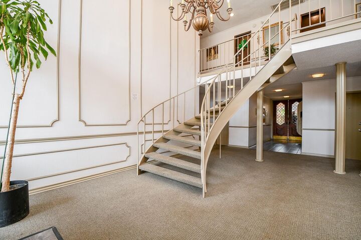 Property Photo: 2824 Briarhurst Drive 9 TX 77057