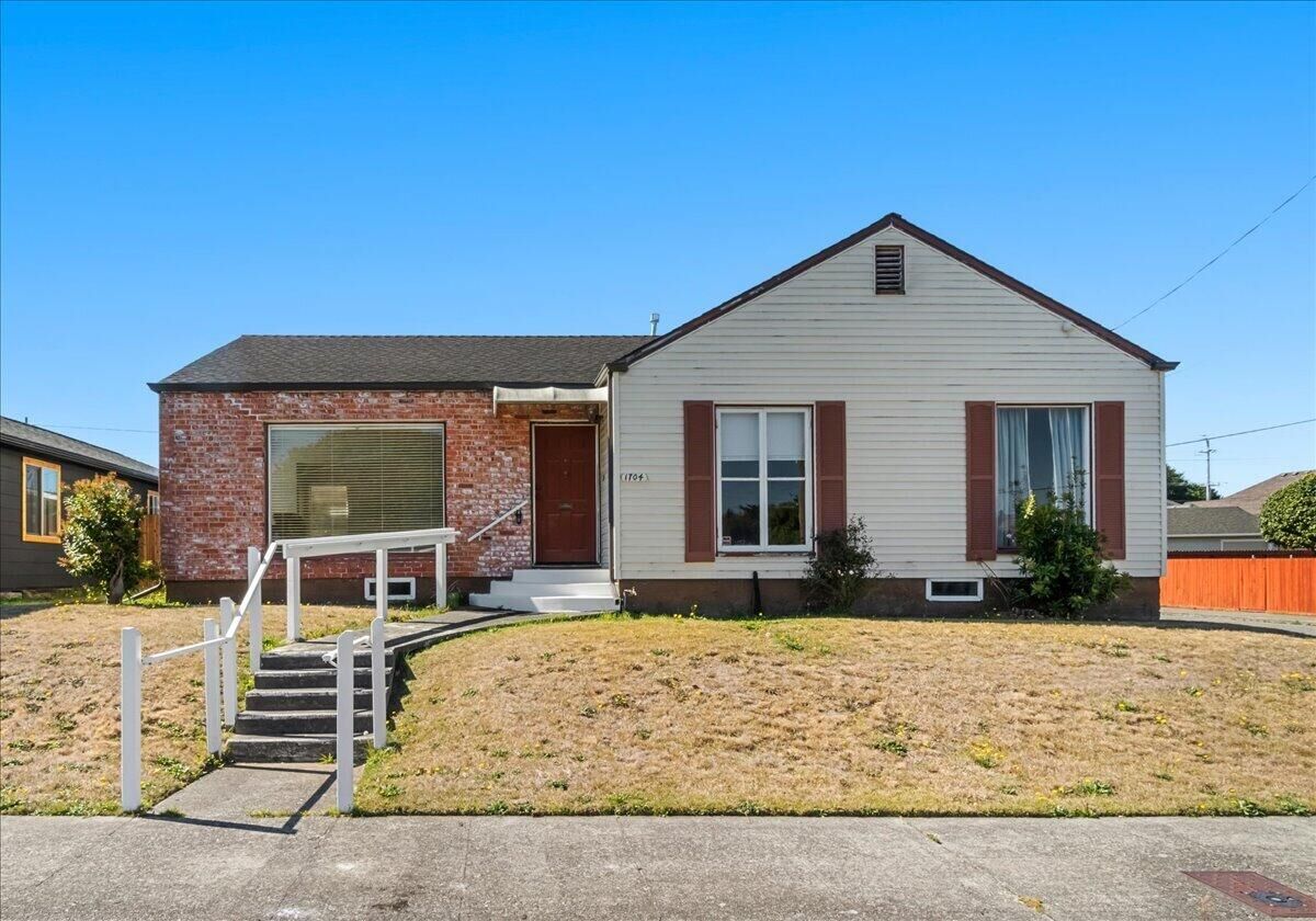 Property Photo: 1704 I Street CA 95501