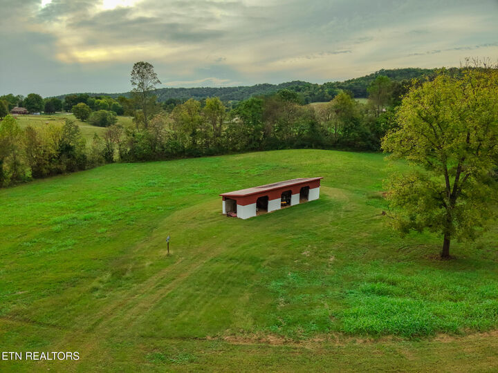 Property Photo:  2799 Doran Rd  TN 38583 