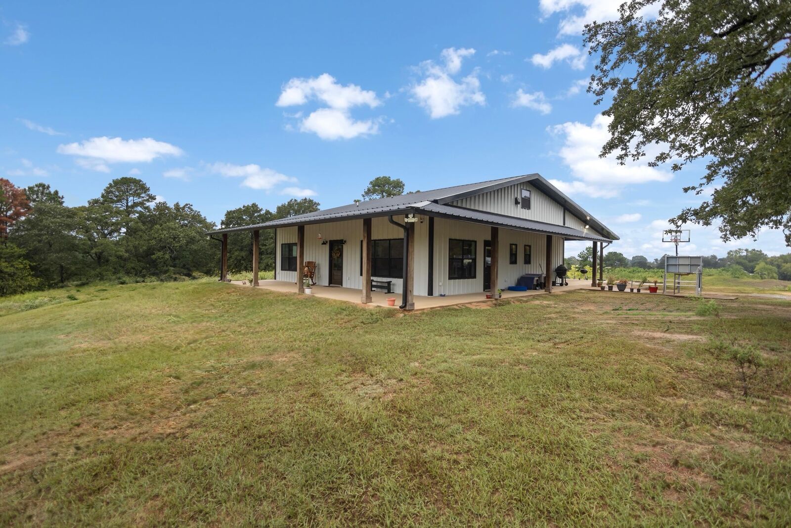 Property Photo: 425 County Road 4111 TX 75766