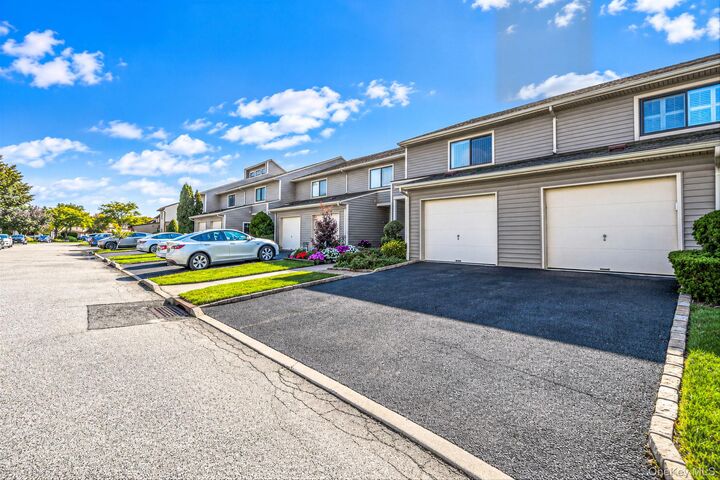 Property Photo:  100 Daly Boulevard 2604  NY 11572 