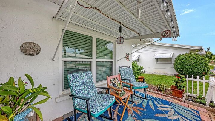 Property Photo: 3802 Chinaberry Road FL 34208