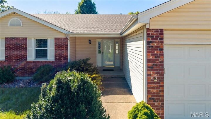 Property Photo:  935 W Weybridge Court  MO 63304 