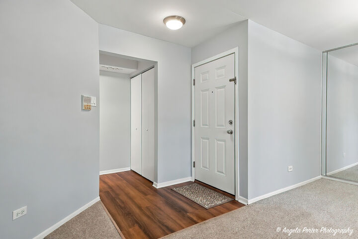 Property Photo:  866 E Carriage Lane 8  IL 60074 