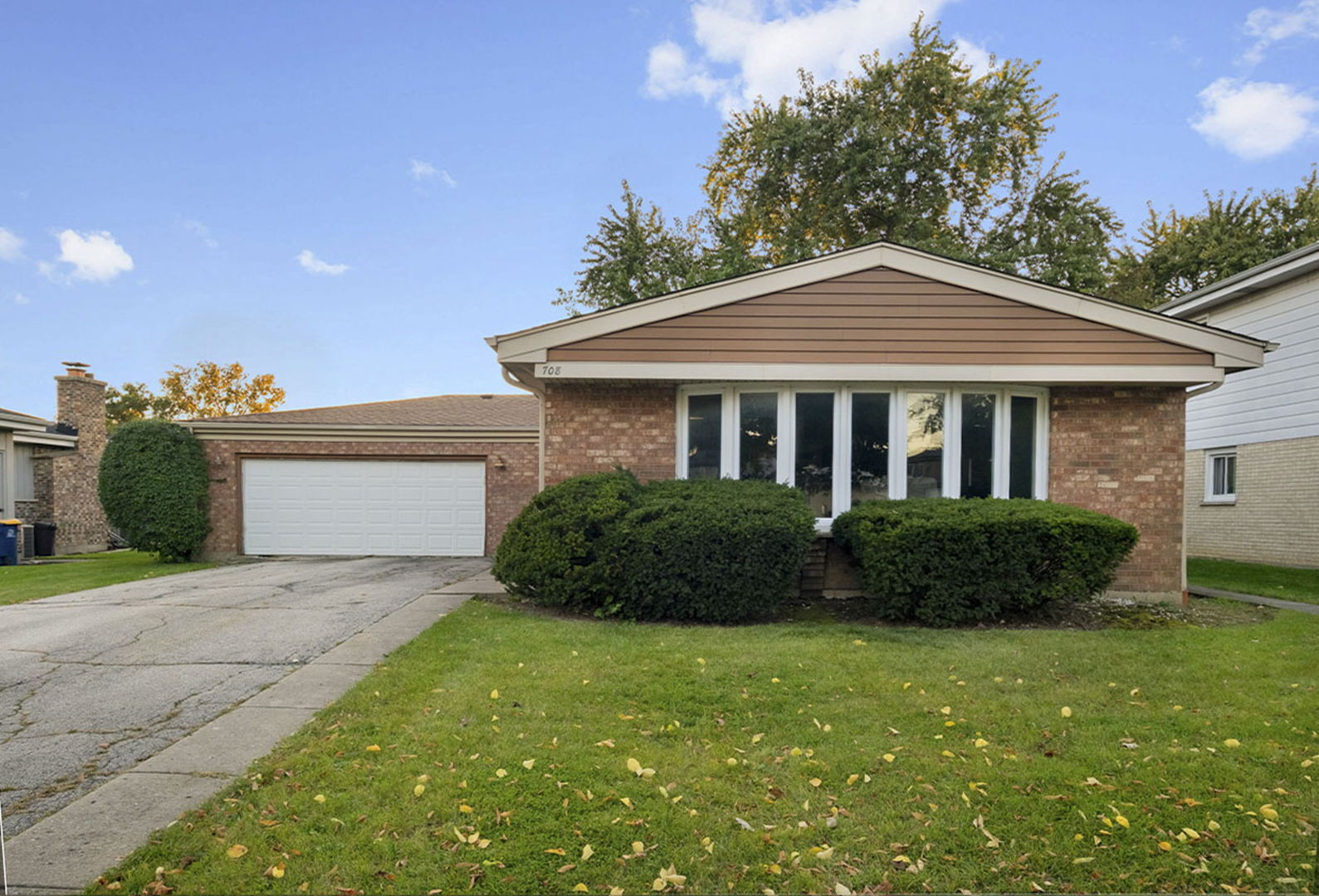 Property Photo: 708 Barberry Road IL 60035