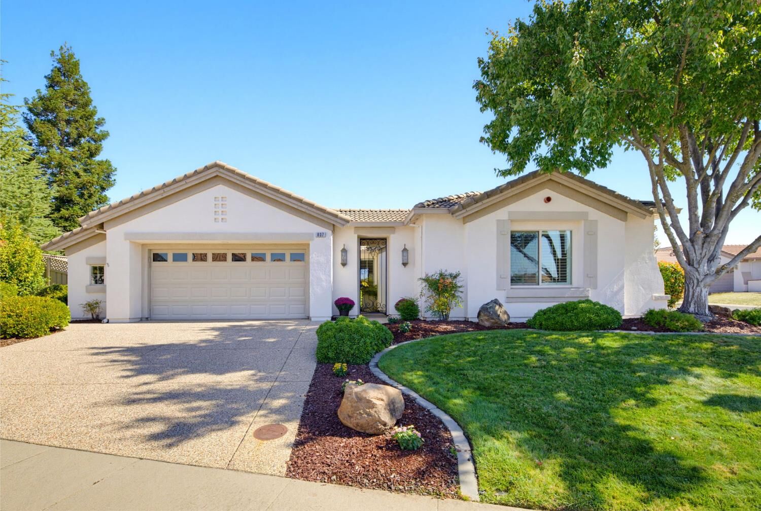 Property Photo:  807 Carrousel Court  CA 95648 