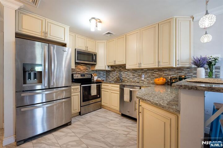 Property Photo: 75 Union Street 5B NJ 07601