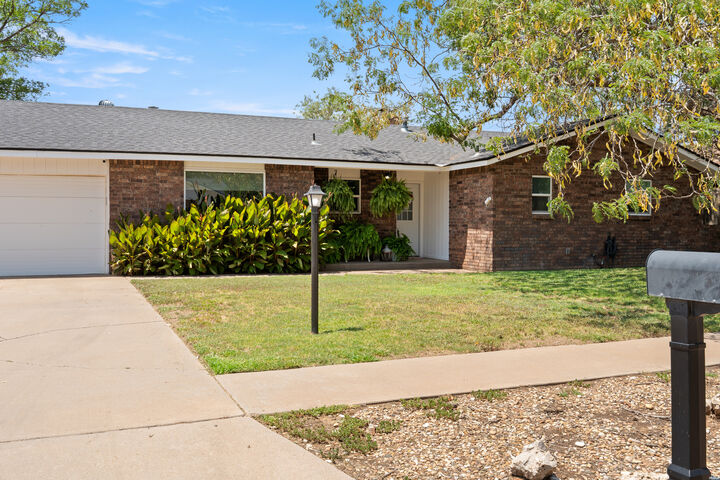 Property Photo: 2556 Sharondale Dr NM 88101