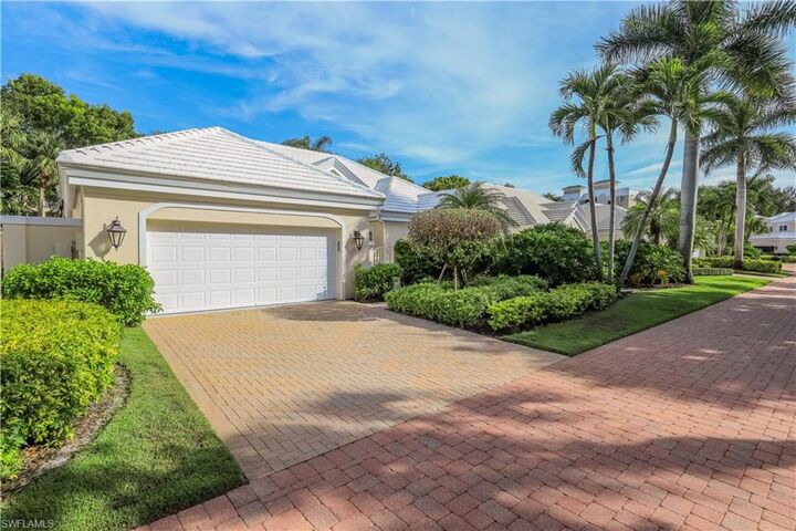 Property Photo:  353 Carlton Pl 33  FL 34108 