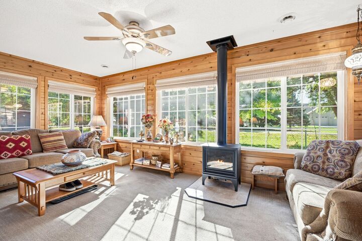 Property Photo:  429 Lake Court  MN 55395 