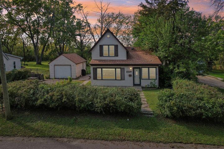 Property Photo: 2229 Oak Hill Place MN 55109