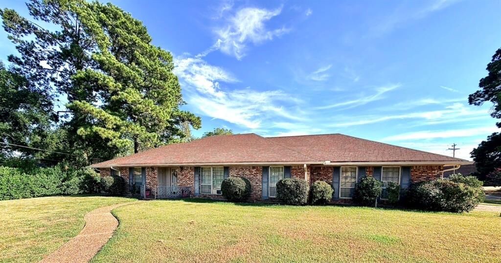 Property Photo:  2735 Hoyte Drive  LA 71118 