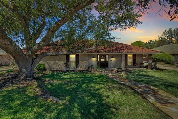 Property Photo:  1111 Berkshire Court  TX 76262 
