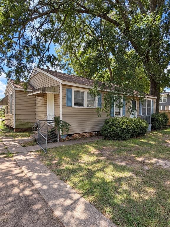 Property Photo:  2651 Vivian Street  LA 71108 