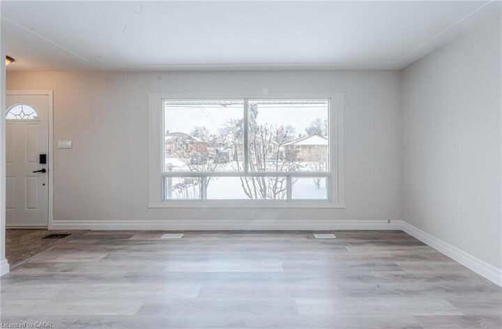 Property Photo:  60 Burfield Avenue 1  ON L8T 2J9 