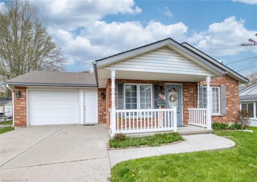 Property Photo:  424 John Street  ON N1A 2R2 