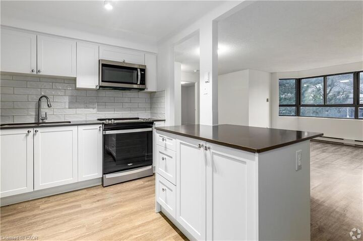 Property Photo: 565 Belmont Avenue W 0033 ON N2M 5E7