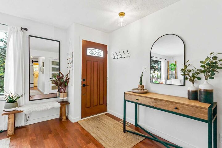 Property Photo:  2206 29 Avenue SW  AB T2T 1N7 