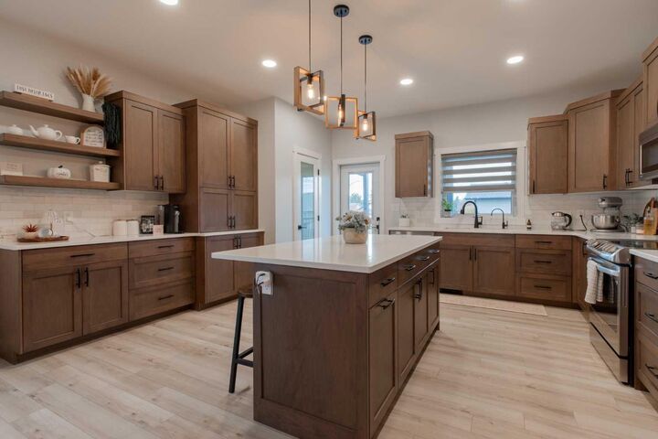 Property Photo:  602 5 Avenue  AB T0L 1S0 