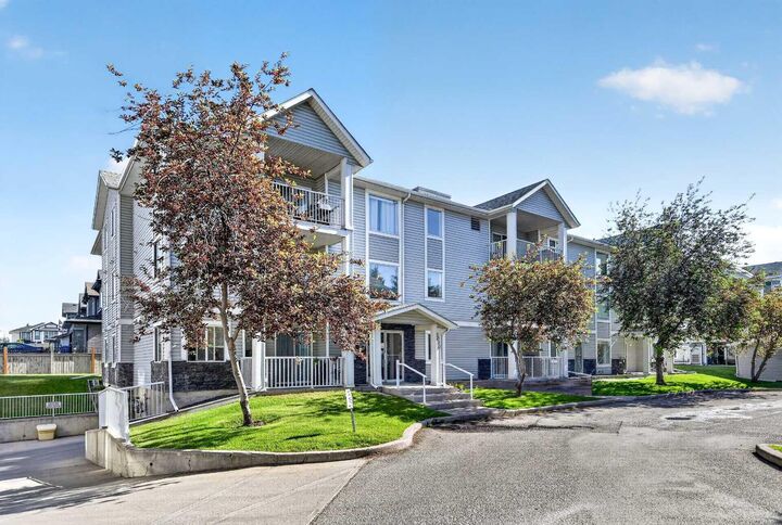 Property Photo:  5105 Valleyview Park SE 105  AB T2B 3R6 