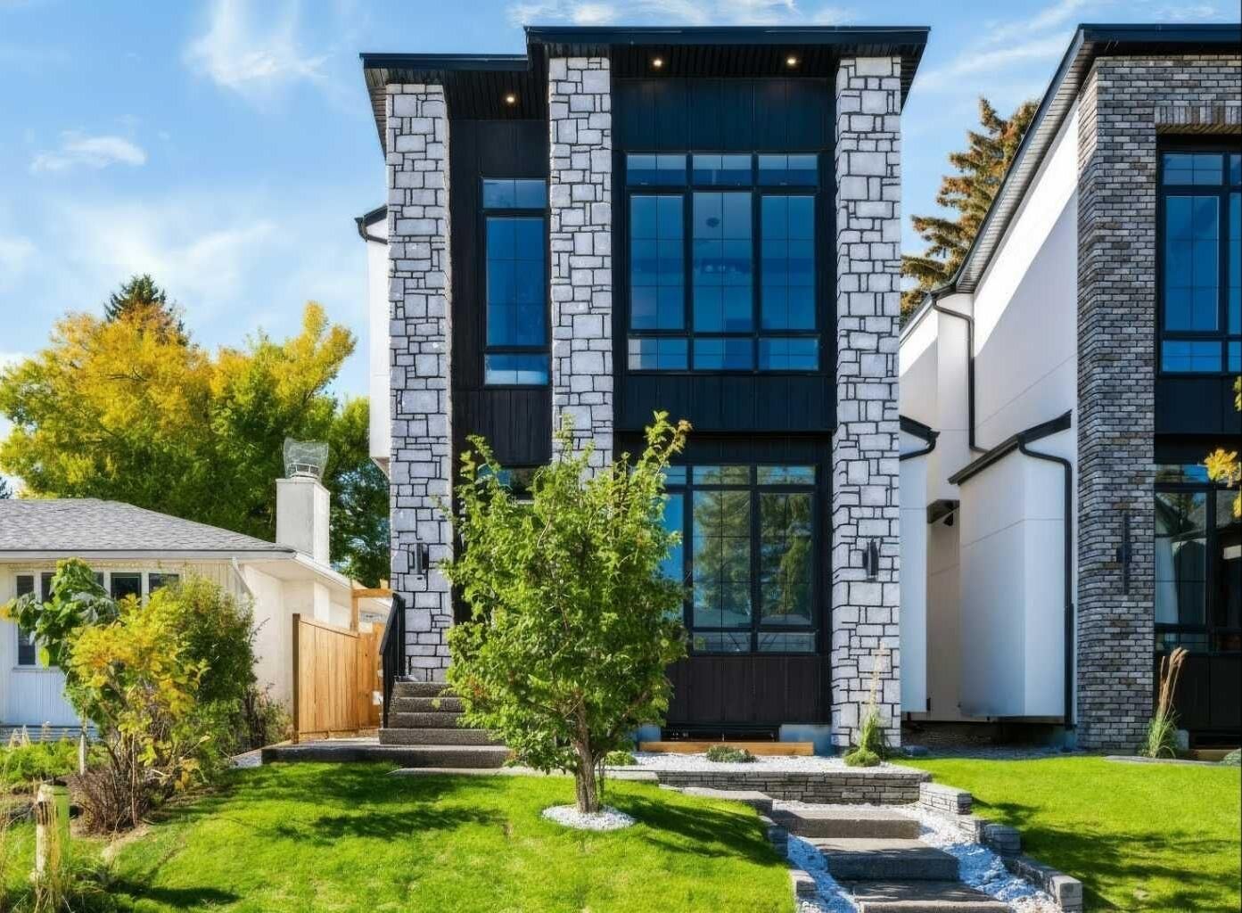 Property Photo:  2221 Halifax Crescent NW  AB T2M 4E1 