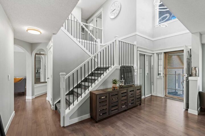 Property Photo:  107 Edgebrook Circle NW  AB T3A 5A4 
