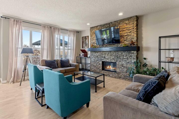 Property Photo:  86 Heritage View  AB T4C 0G5 