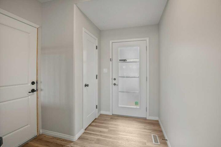 Property Photo:  1 Coventry Close  AB T4M 0A8 