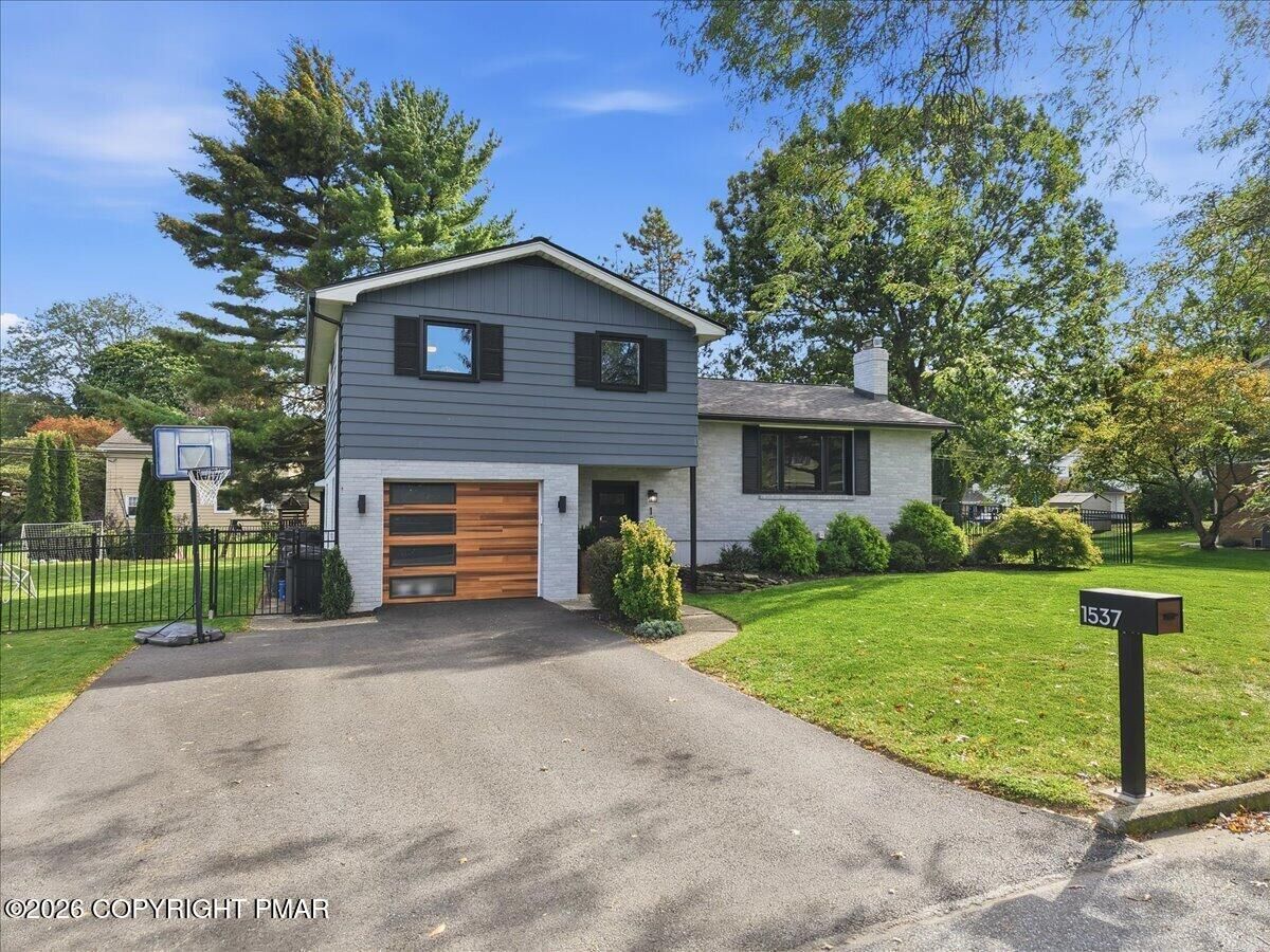 Property Photo:  1537 Winthrop Avenue  PA 18017 
