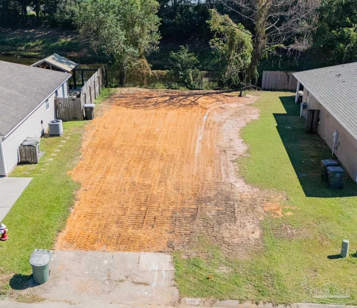 Property Photo: 10392 Senegal Dr FL 32534