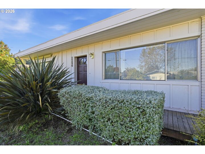 Property Photo:  2296 Pierce St  OR 97405 